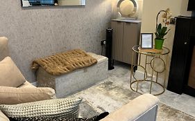 Oasis Boutique New Luxury Apartment ,Central Location
